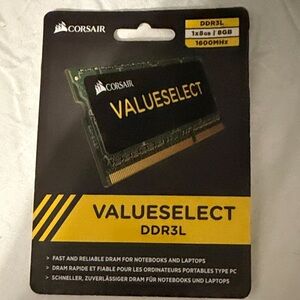 Corsair ValueSelect DDR3L 8GB Memory Module - Black and Yellow